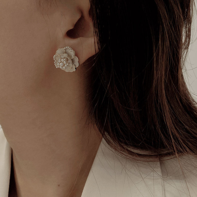 Beautiful Pearl Earring with Unique Style