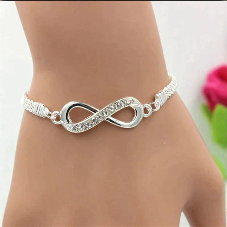 A Stunning Silver Bracelet for Daily Wear