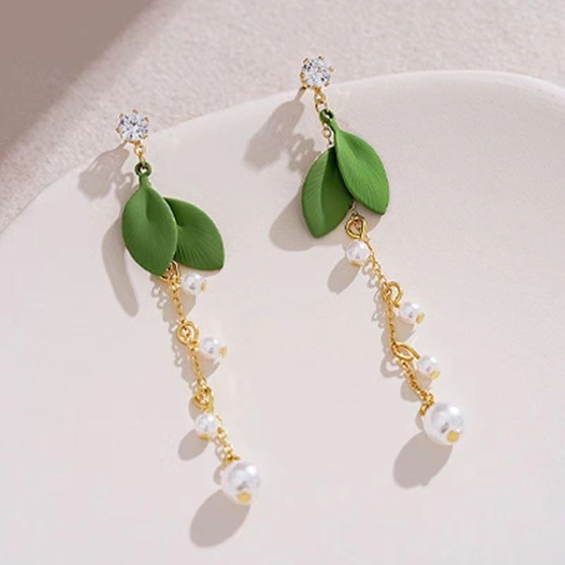 Beautiful Pearl Earring with Unique Style