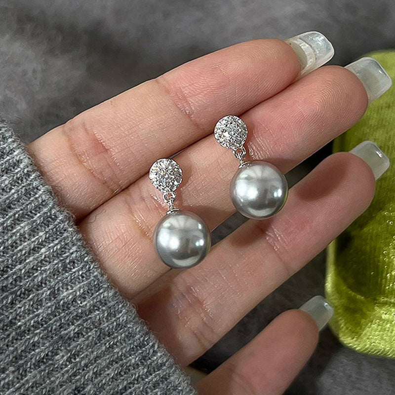 Beautiful Pearl Earring with Unique Style