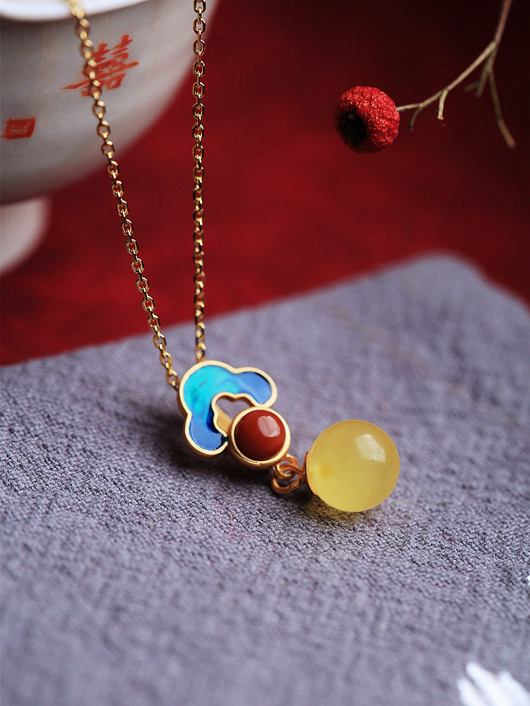 Beautiful Gold Necklace with Unique Style