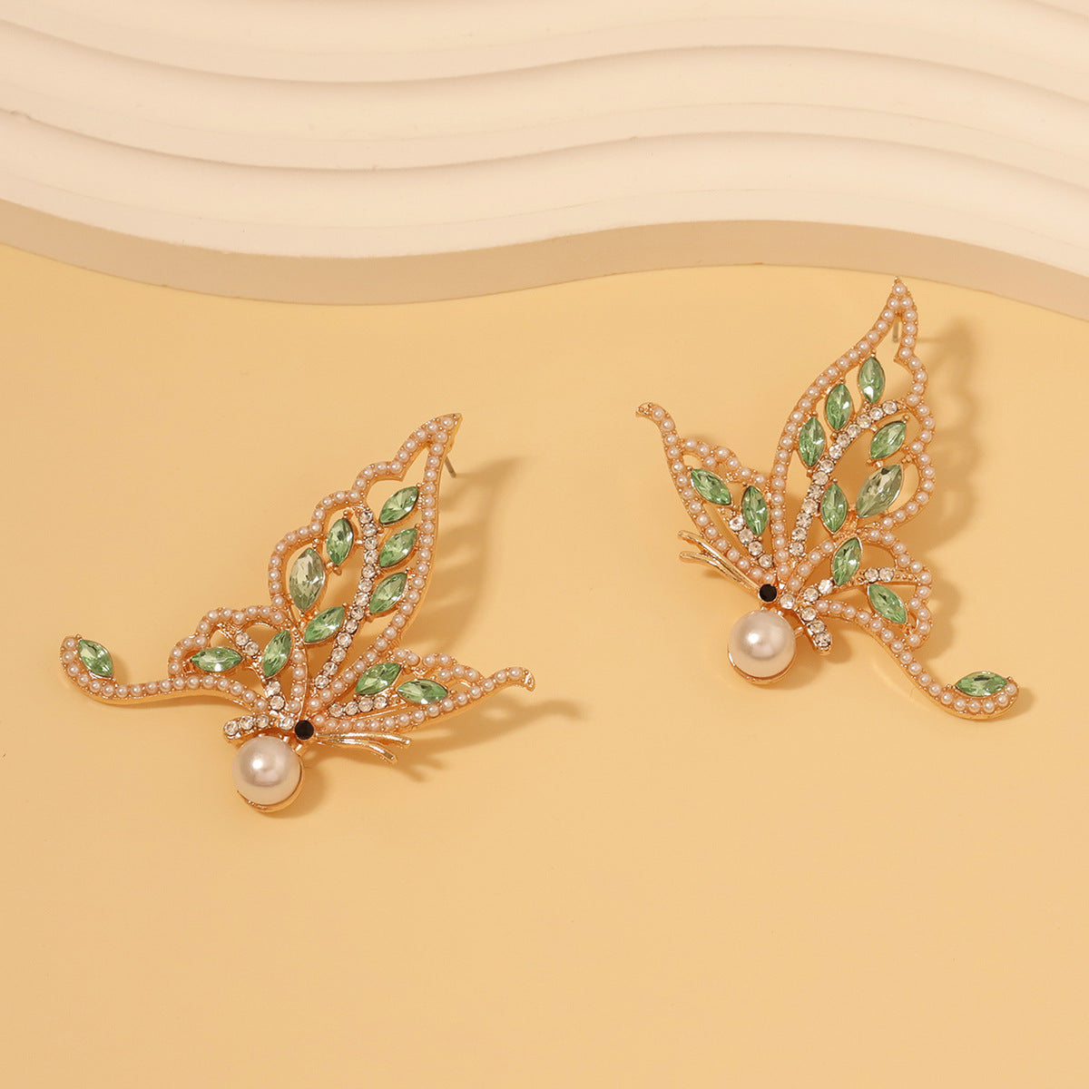 Charming Pearl Earring for Any Occasion