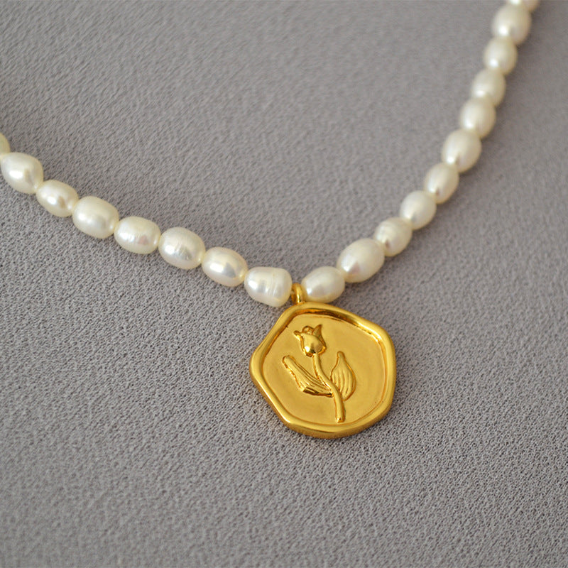 Beautiful Gold Necklace with Unique Style