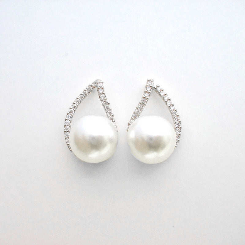Beautiful Pearl Earring with Unique Style