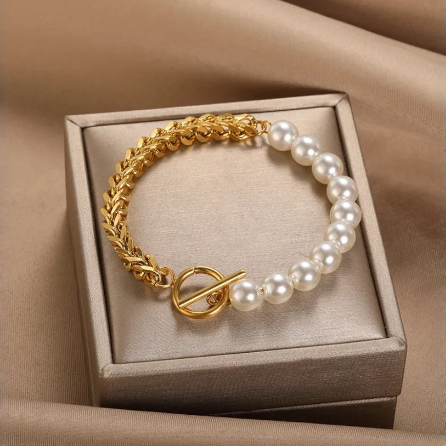 A Beautiful Pearl Bracelet with Unique Style