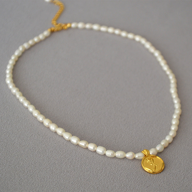 Beautiful Gold Necklace with Unique Style