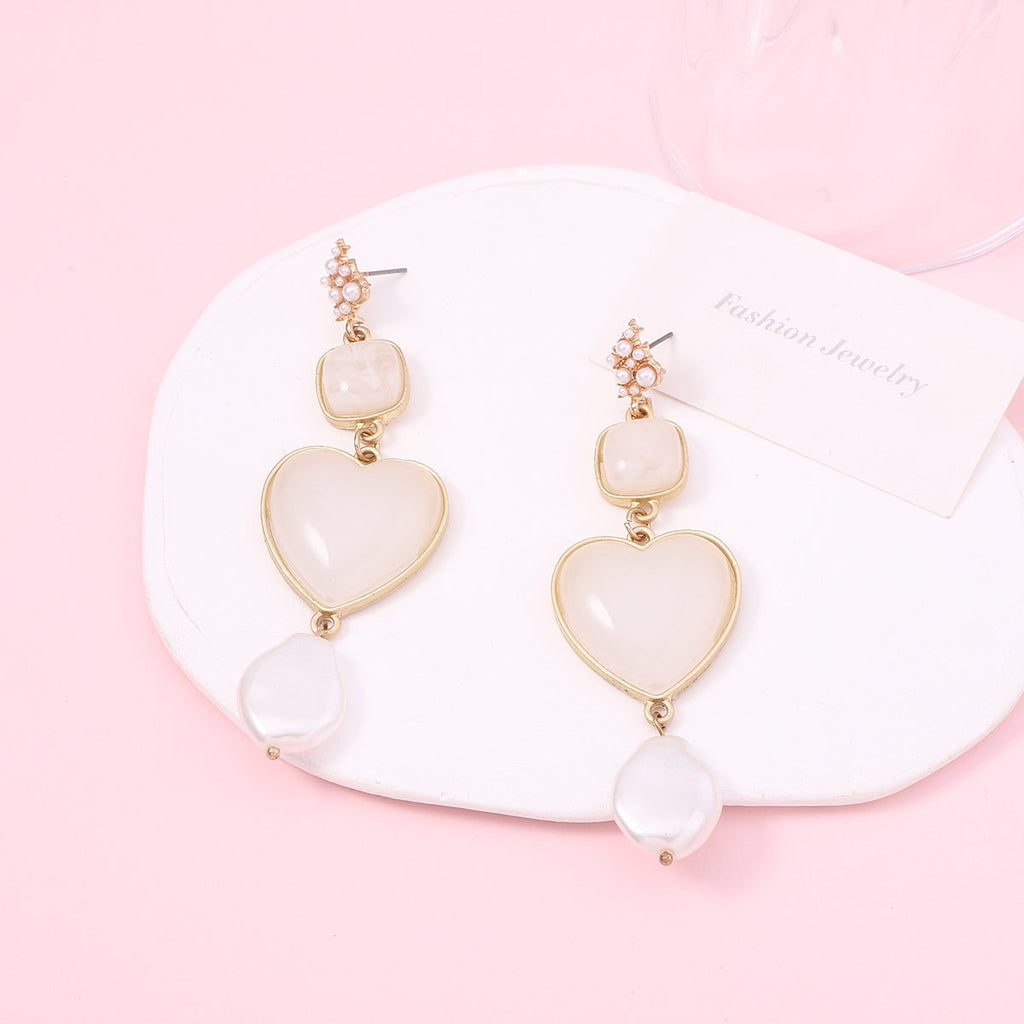 Beautiful Pearl Earring with Unique Style