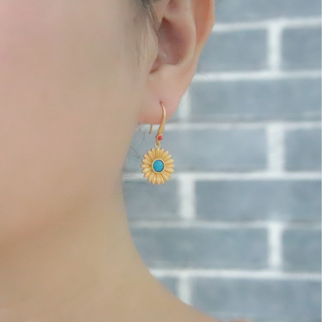 Vintage Handmade Gold Earring