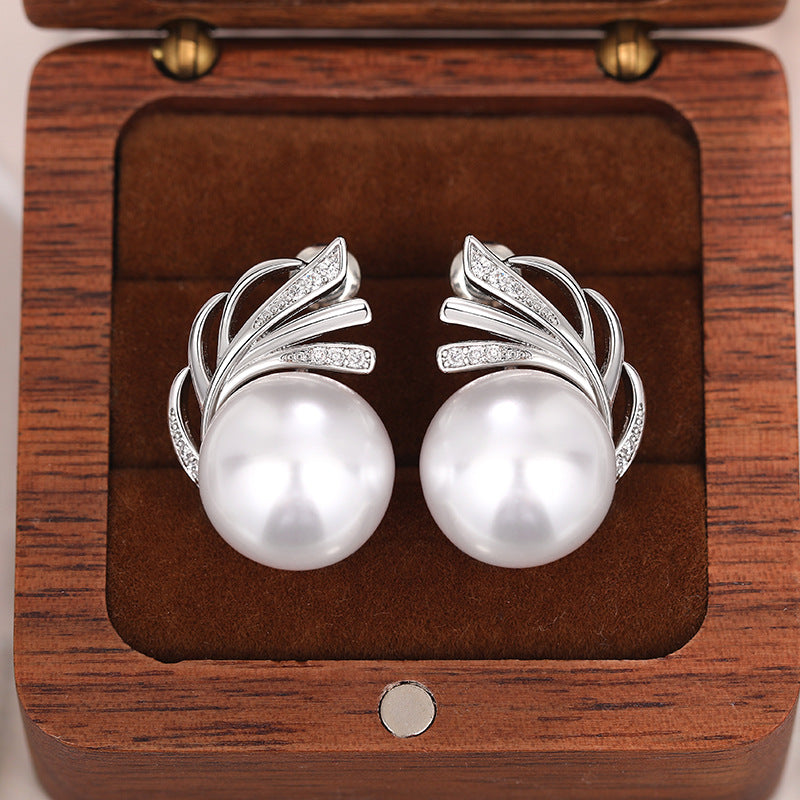 Charming Pearl Earring for Any Occasion