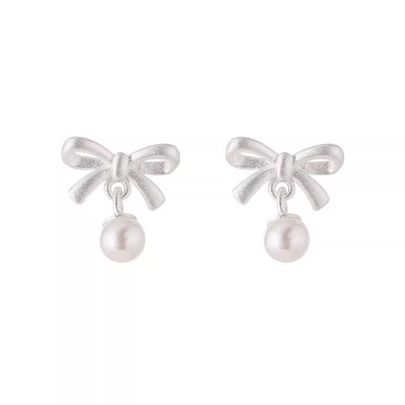 A Beautiful Pearl Earring with Unique Style