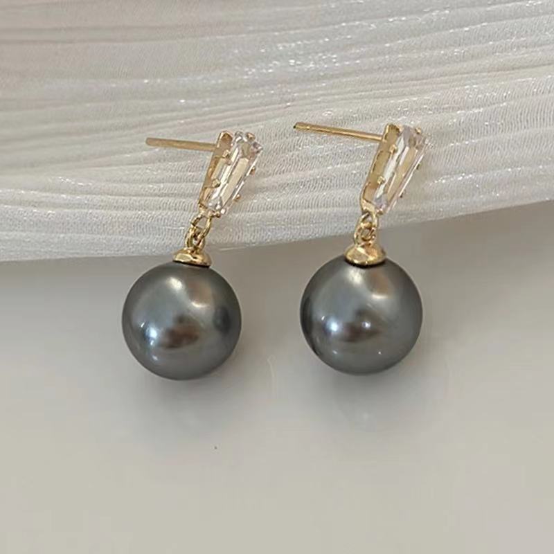 Charming Pearl Earring for Any Occasion