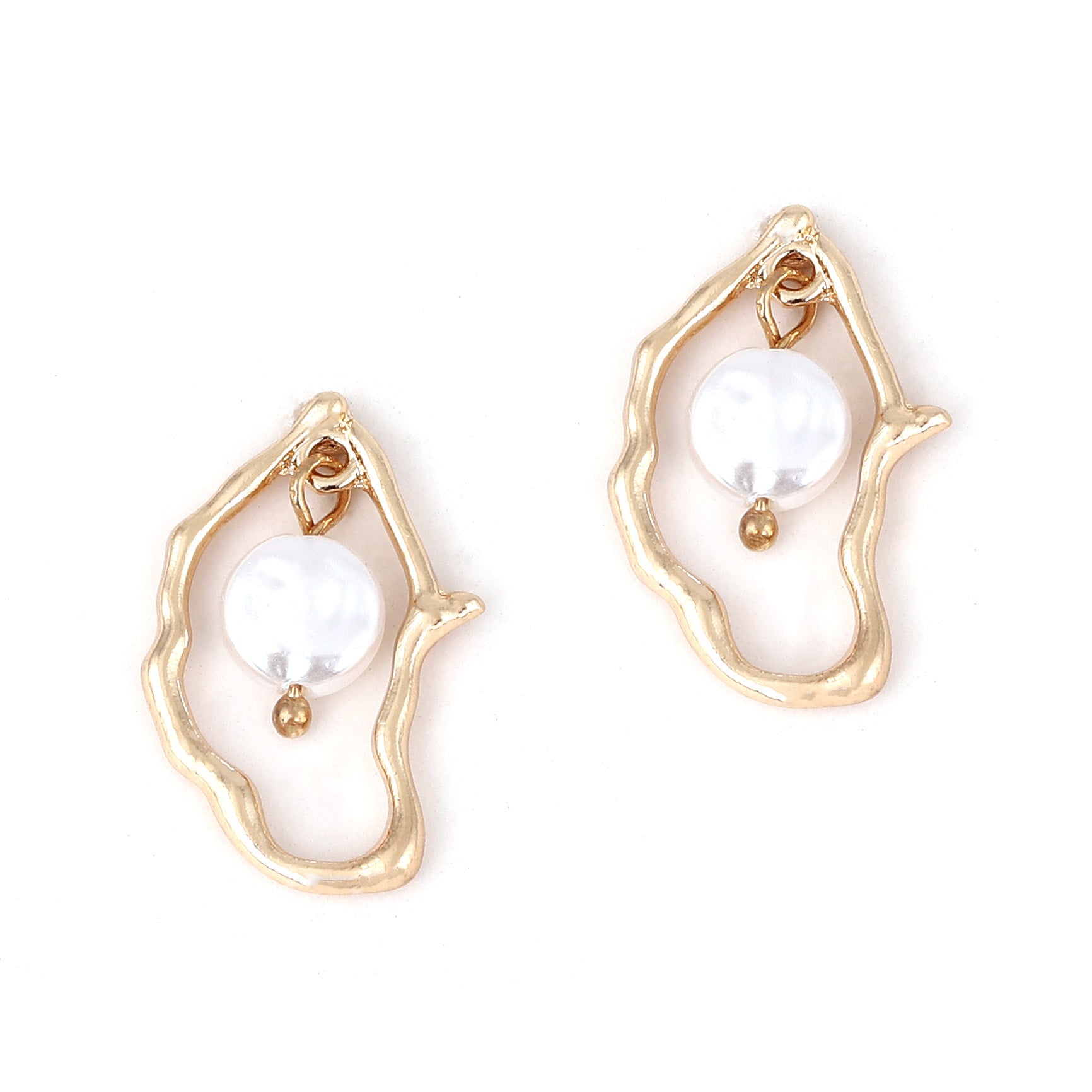Charming Pearl Earring for Any Occasion