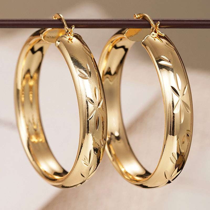 A Romantic Earring for Special Moments