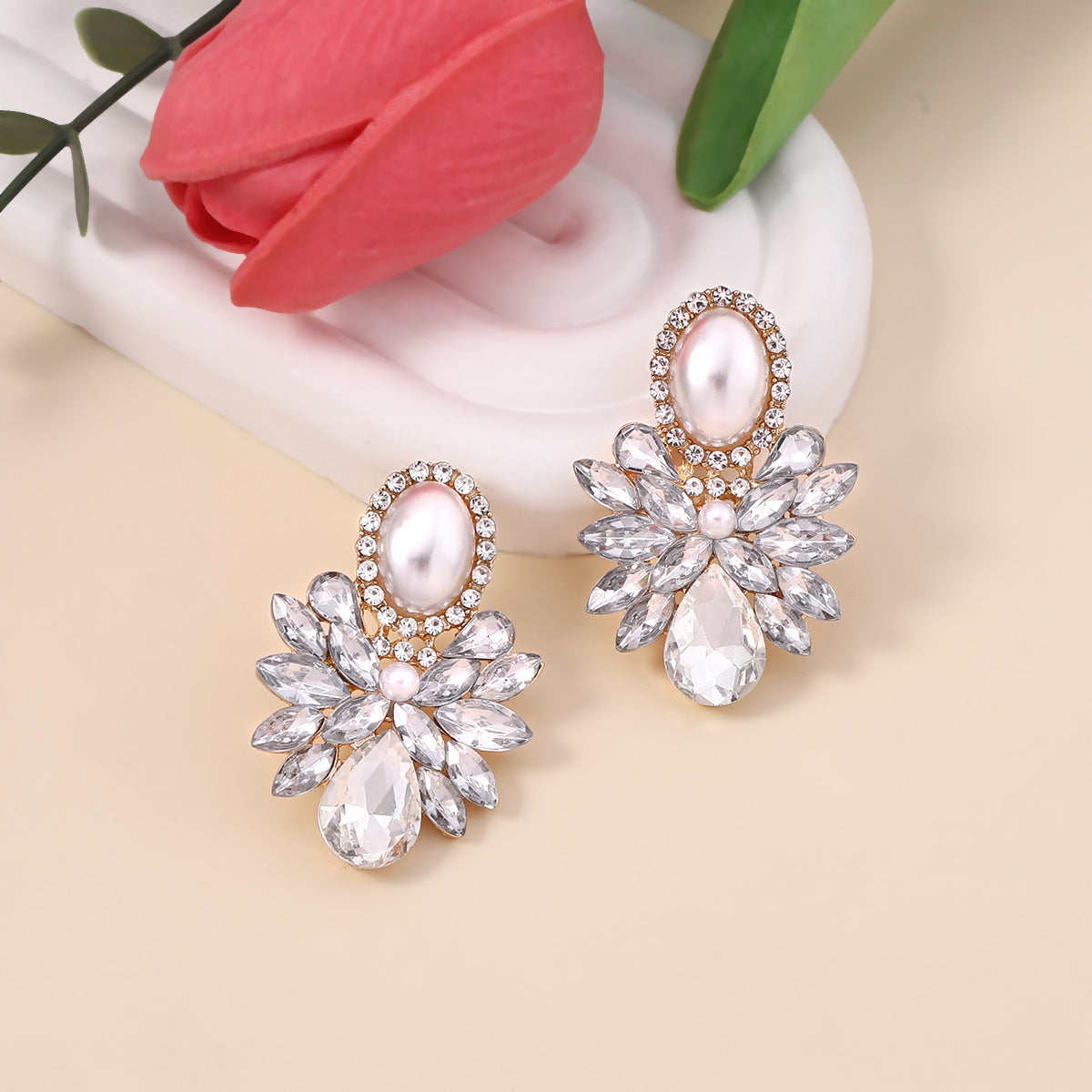 Charming Pearl Earring for Any Occasion