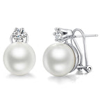 A Beautiful Pearl Earring with Unique Style