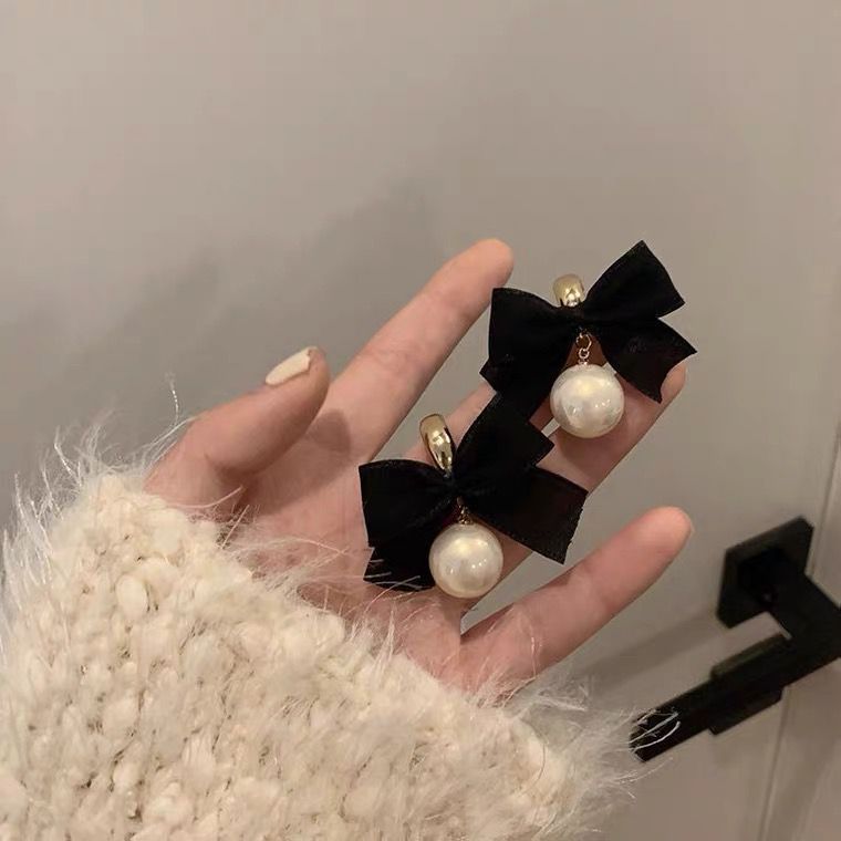 Beautiful Pearl Earring with Unique Style