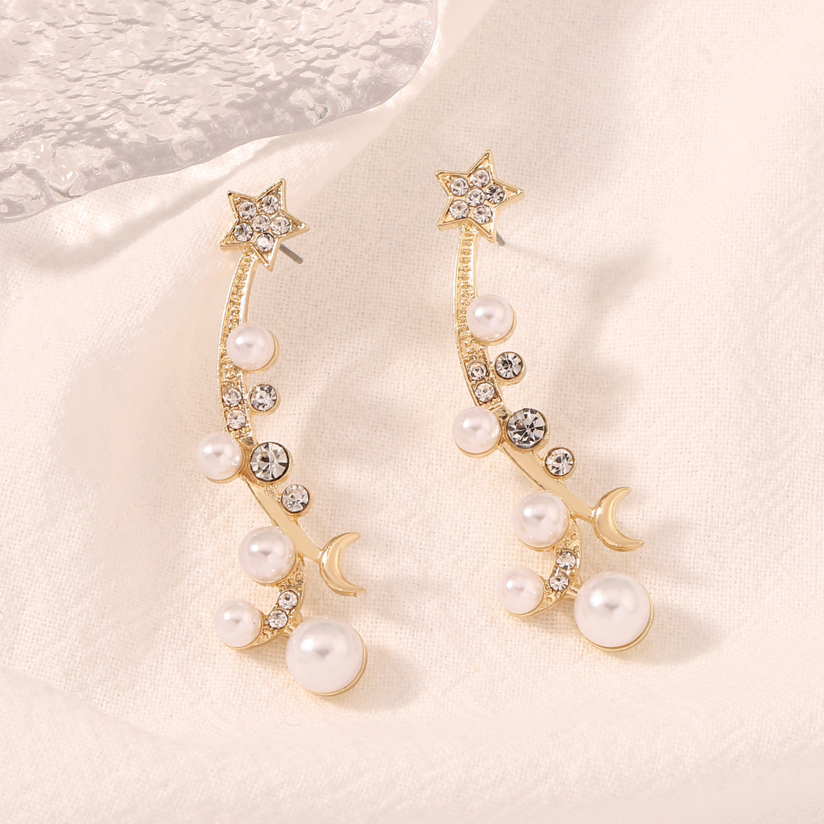 Beautiful Pearl Earring with Unique Style