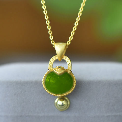 Stunning Silver Necklace for Daily Wear