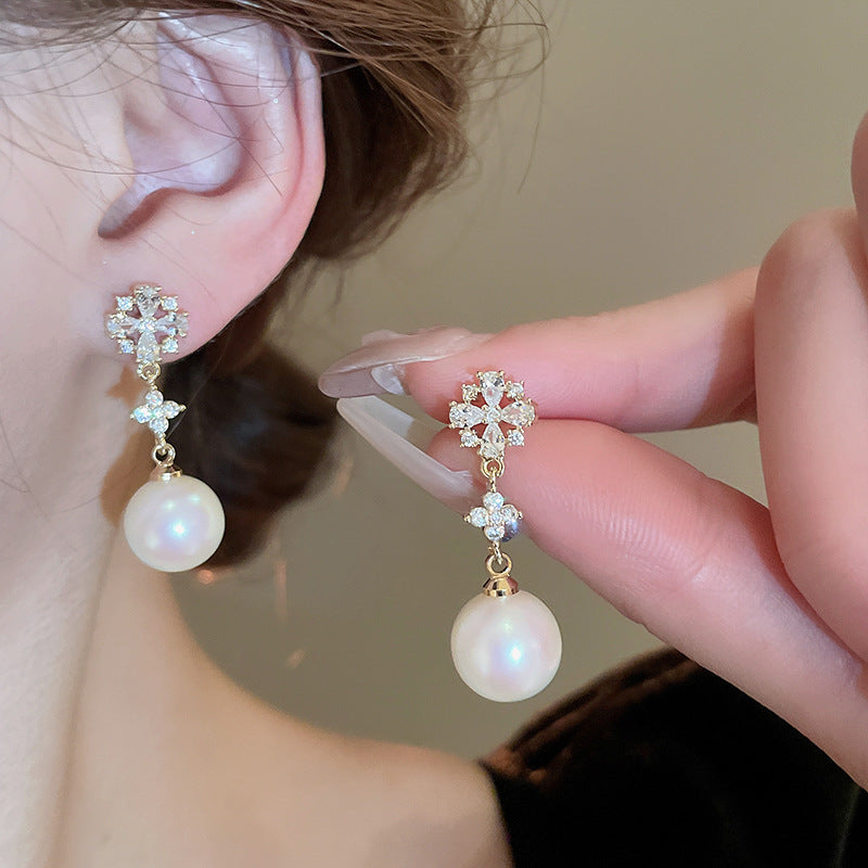 Beautiful Pearl Earring with Unique Style