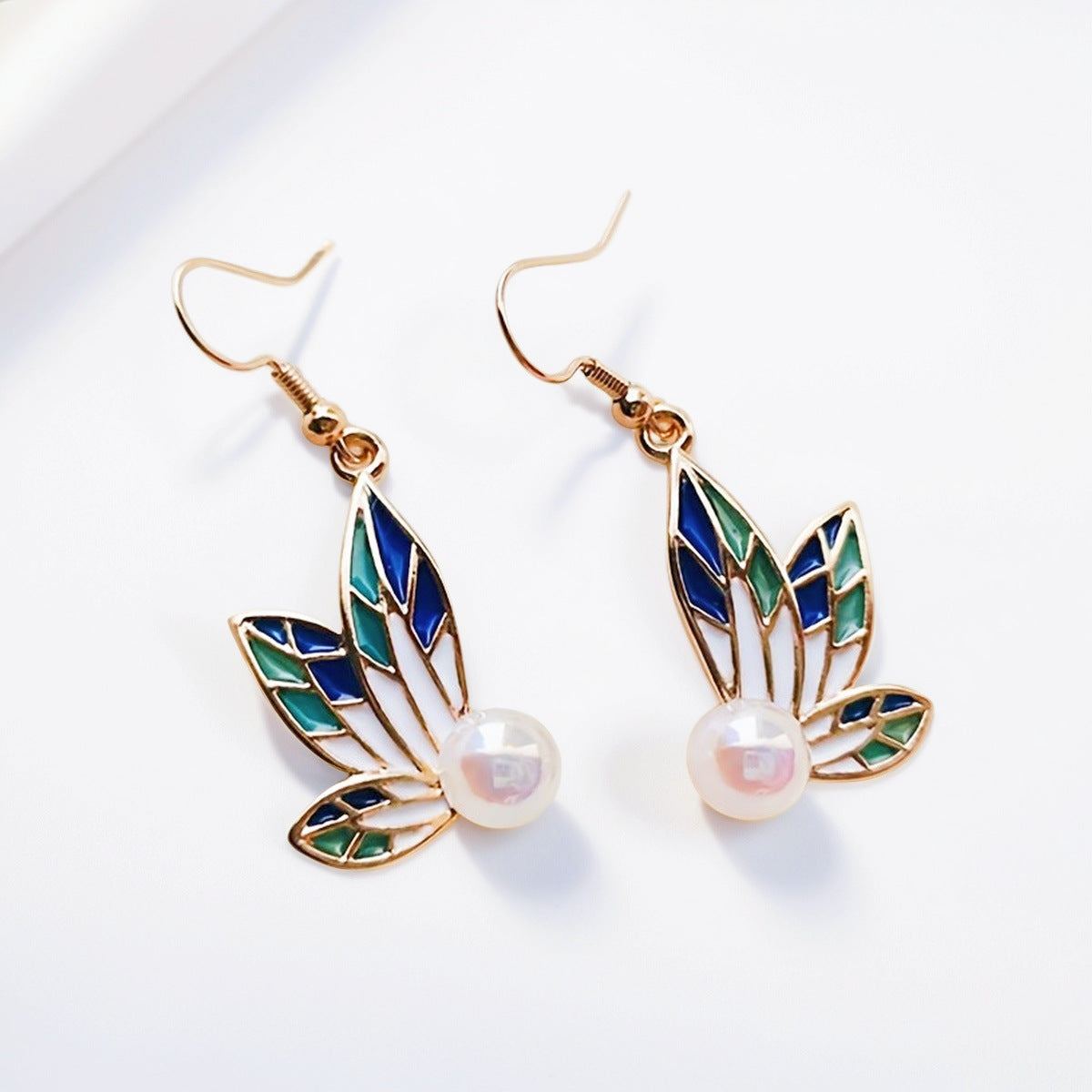 Beautiful Pearl Earring with Unique Style