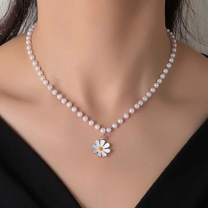 Beautiful Pearl Necklace with Unique Style