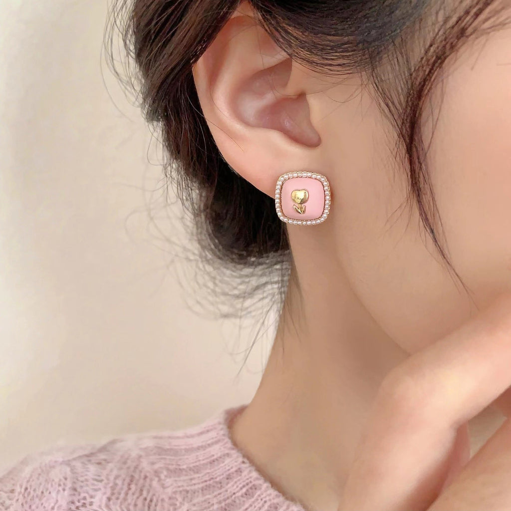 Beautiful Pearl Earring with Unique Style