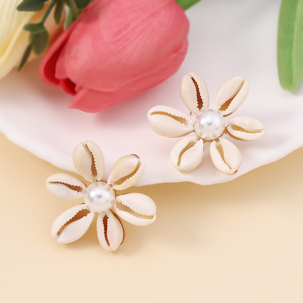 Charming Pearl Earring for Any Occasion