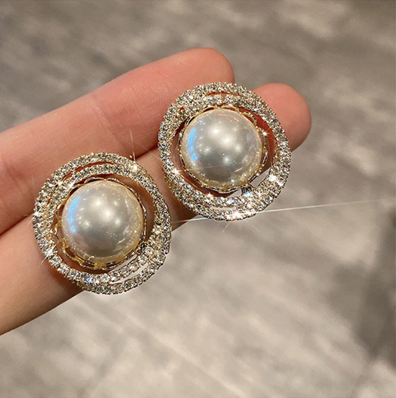 Charming Pearl Earring for Any Occasion