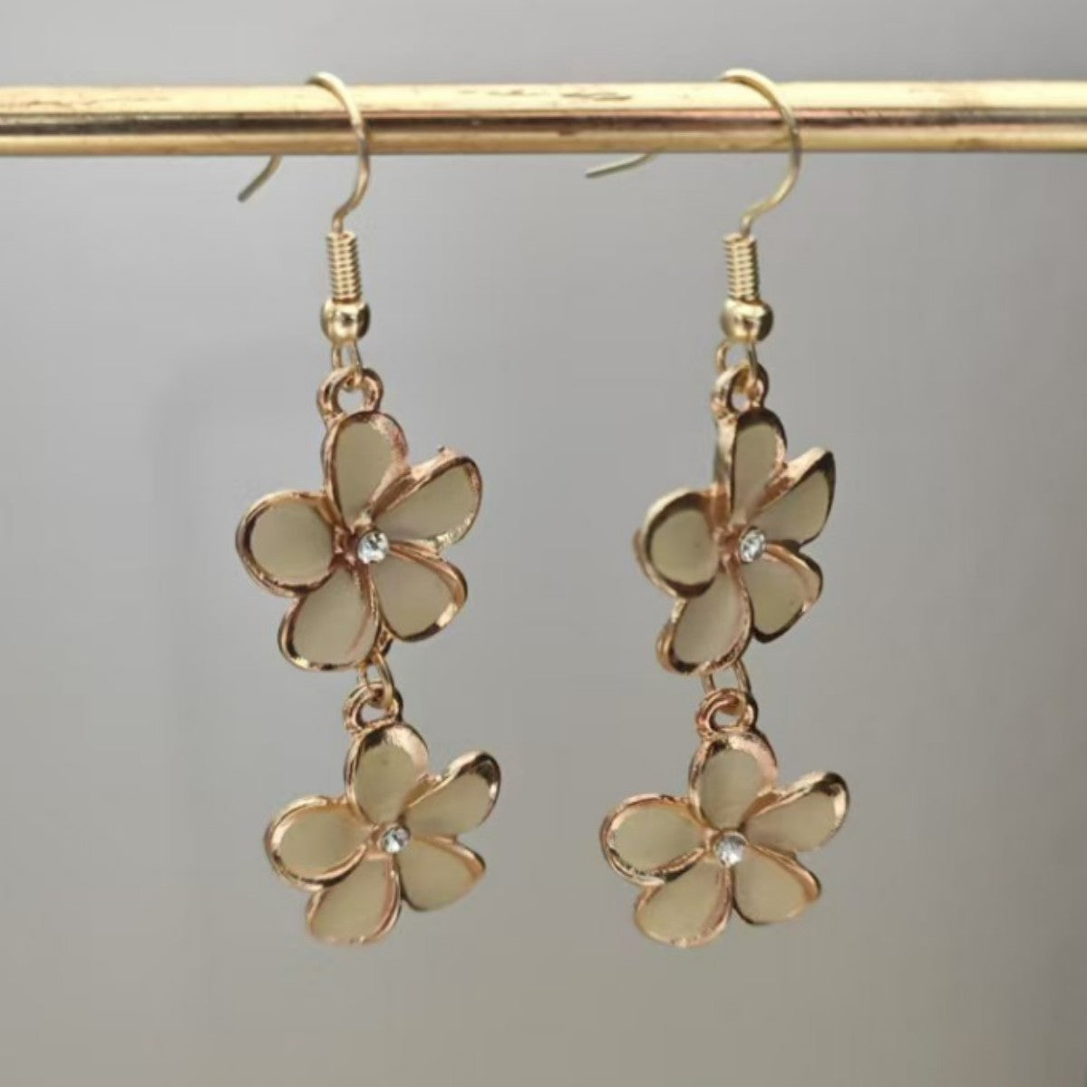 Romantic Gold Earring for Special Moments