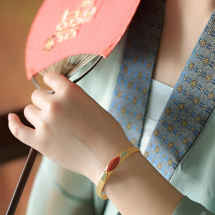 Beautiful Gold Bracelet with Unique Style