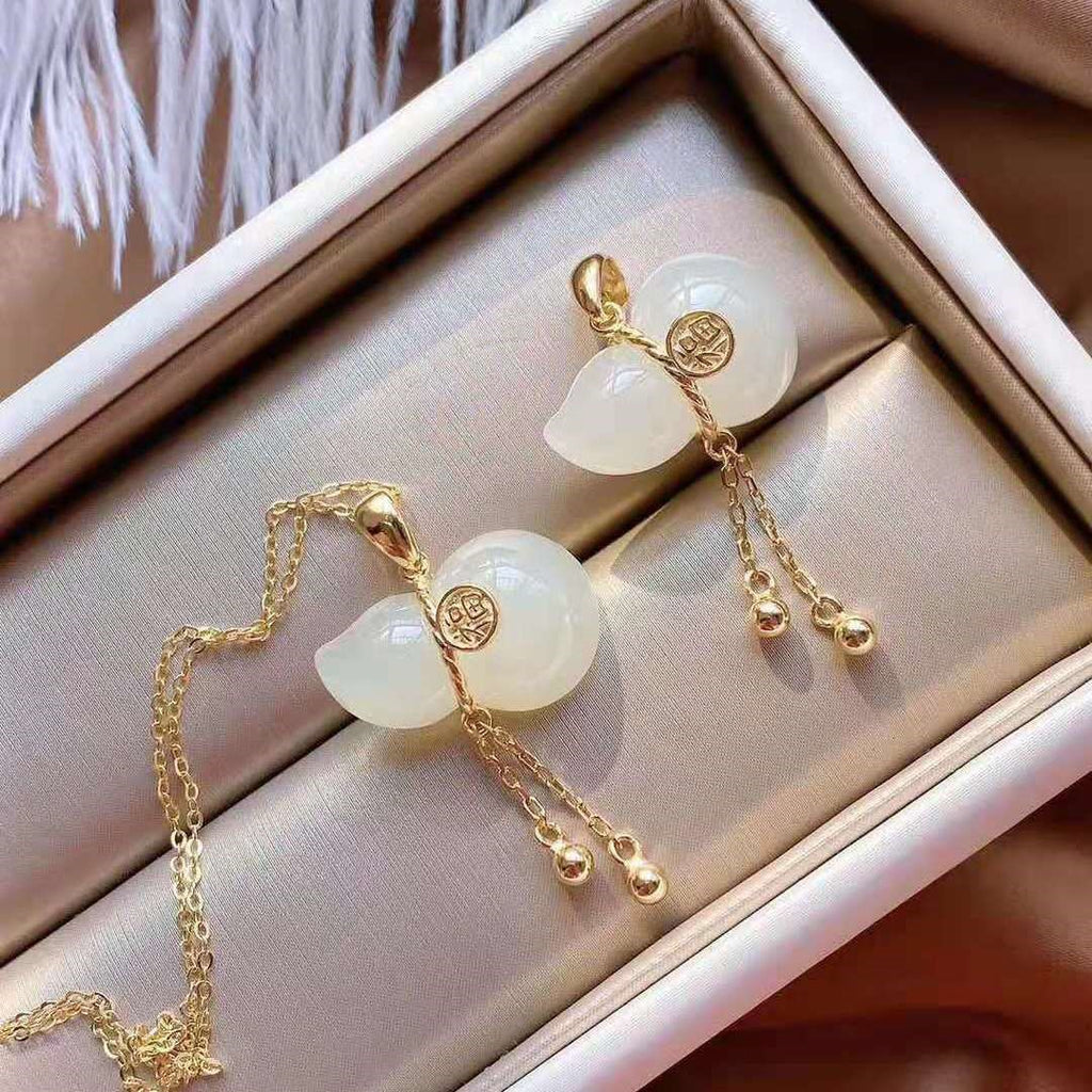 Beautiful Gold Necklace with Unique Style