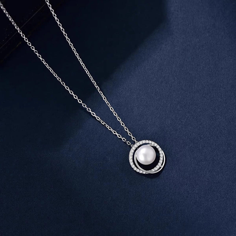 Beautiful Pearl Necklace with Unique Style