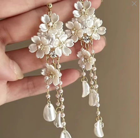 Charming Pearl Earring for Any Occasion