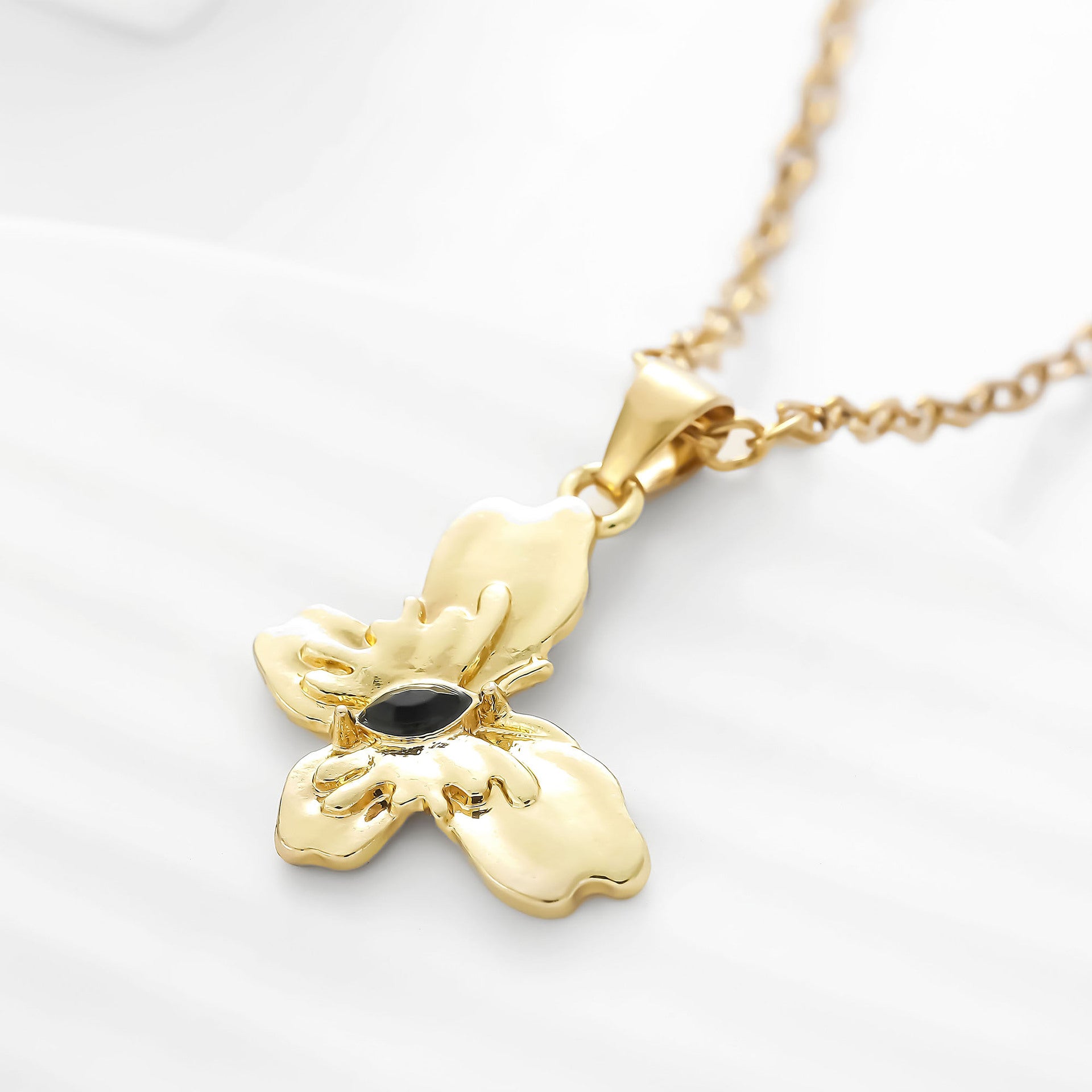 Beautiful Gold Necklace with Unique Style