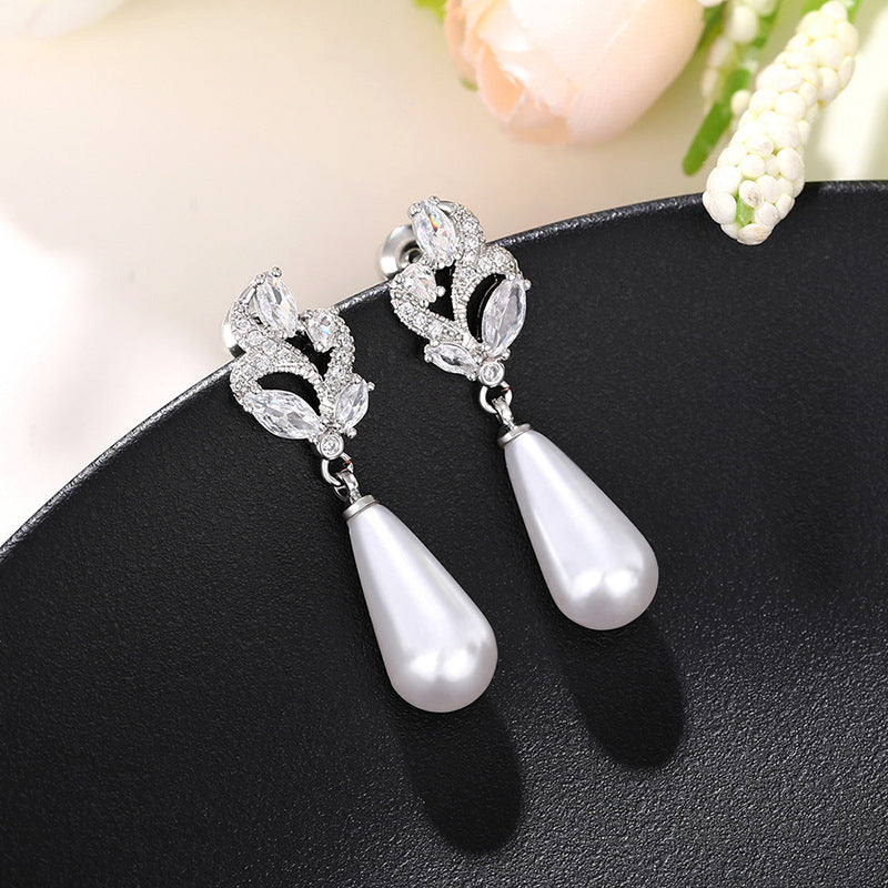 Charming Pearl Earring for Any Occasion