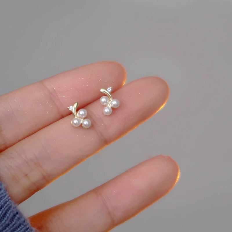 Beautiful Pearl Earring with Unique Style