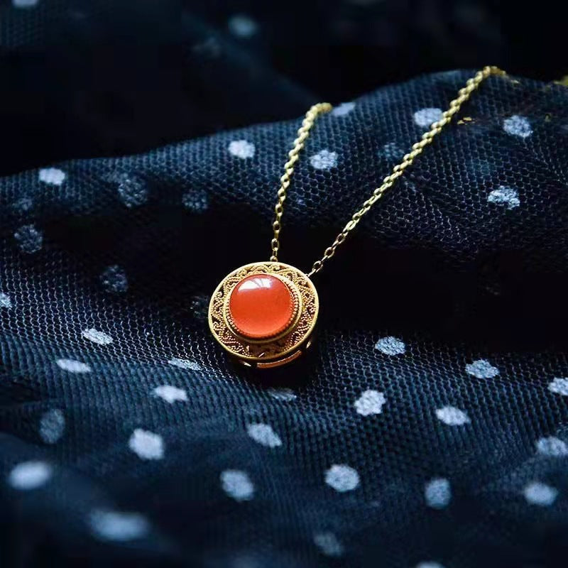 Beautiful Gold Necklace with Unique Style