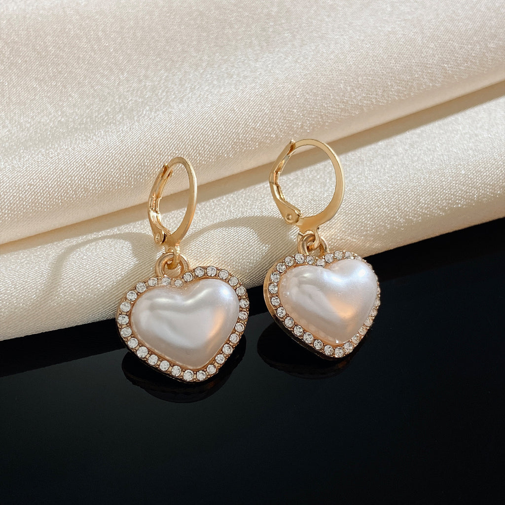 Beautiful Pearl Set with Unique Style