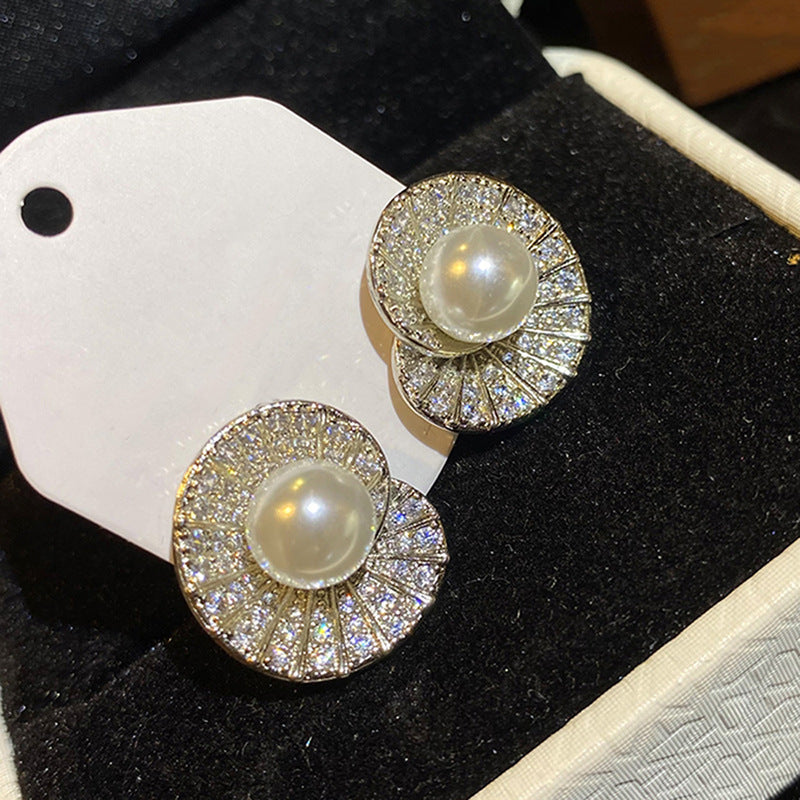 Charming Pearl Earring for Any Occasion