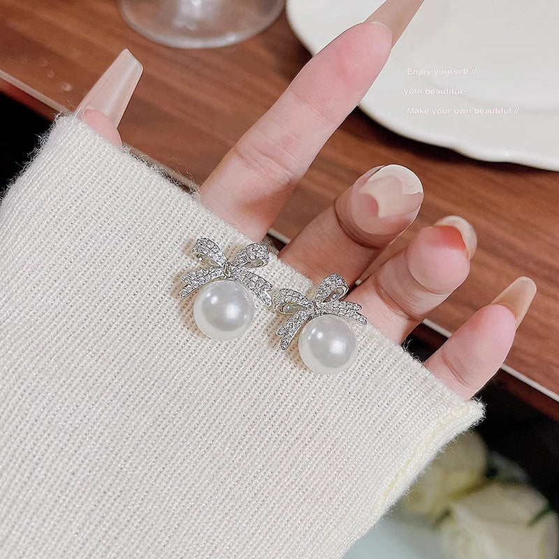 Charming Pearl Earring for Any Occasion