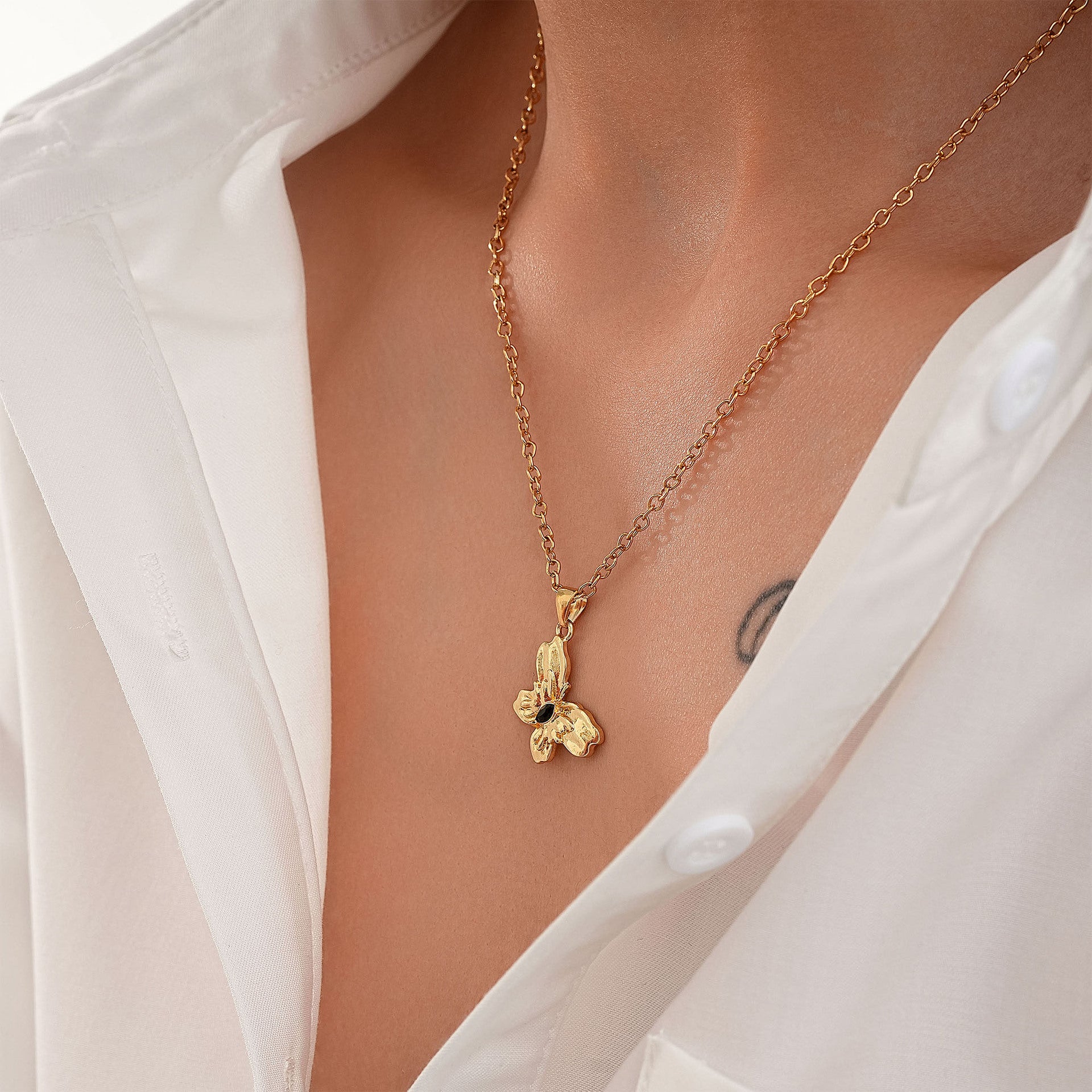 Beautiful Gold Necklace with Unique Style