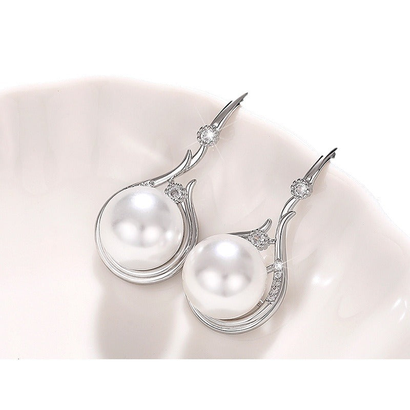 Beautiful Pearl Earring with Unique Style