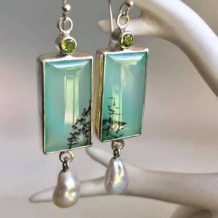 Beautiful Pearl Earring with Unique Style