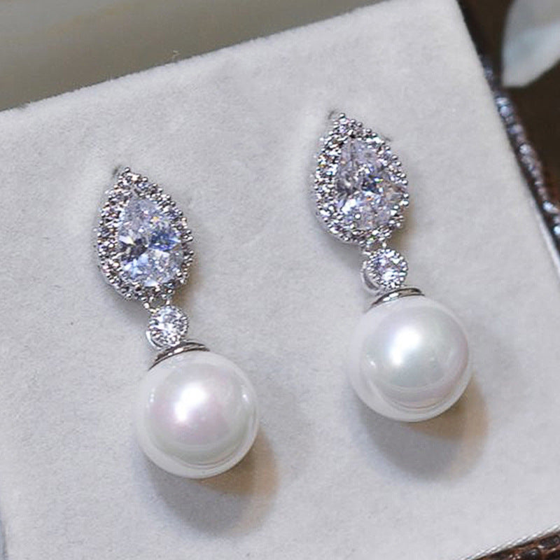 Charming Pearl Earring for Any Occasion