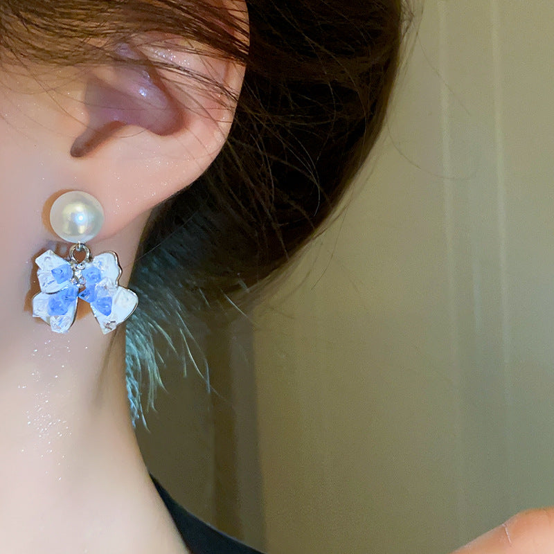 Beautiful Pearl Earring with Unique Style