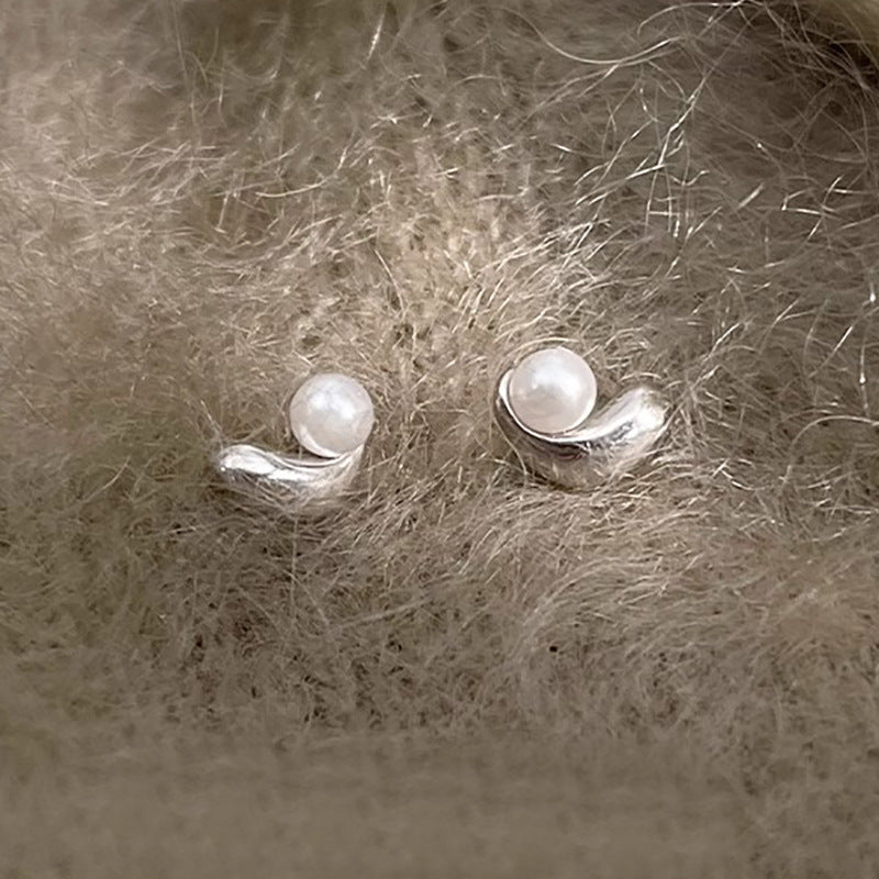 Beautiful Pearl Earring with Unique Style