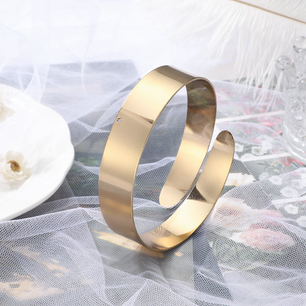 Beautiful Gold Bracelet with Unique Style