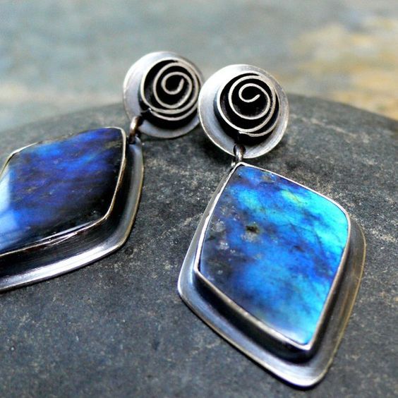 Charming Earring for Any Occasion