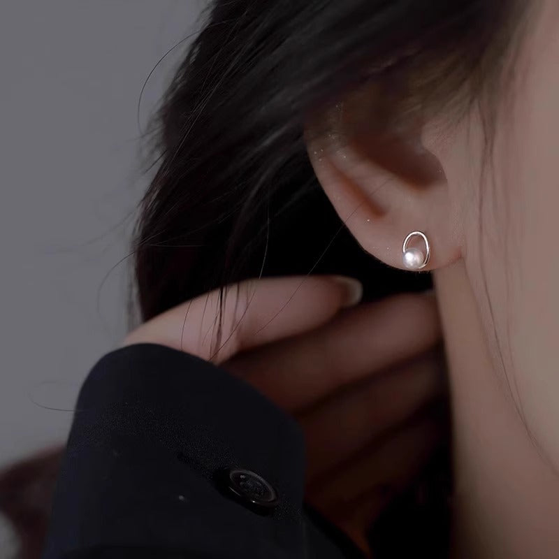 Beautiful Pearl Earring with Unique Style