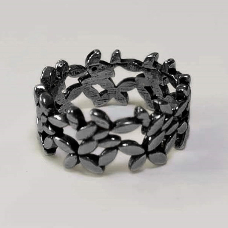 Classic Silver Ring with Timeless Appeal